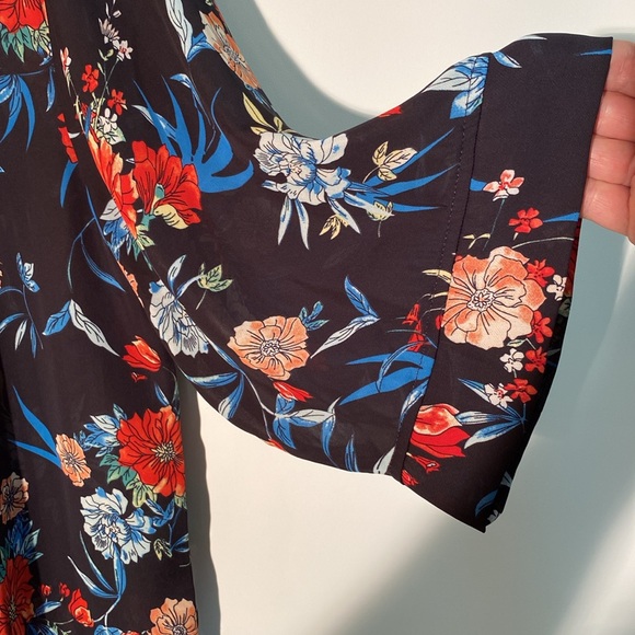 Tahari - Floral semi sheer kimono. size S/M - Picture 3 of 8
